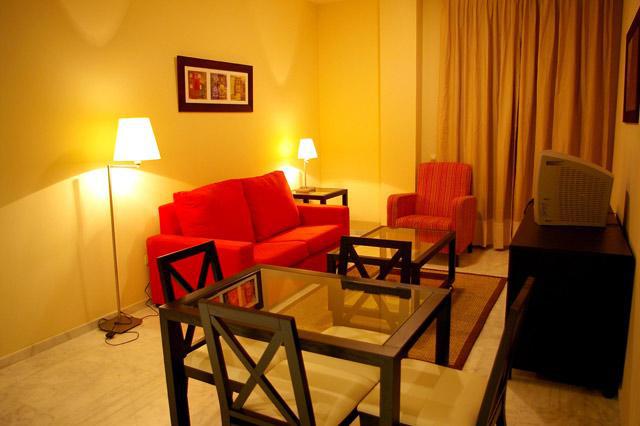 Apartamentos Luxsevilla Palacio Pokoj fotografie